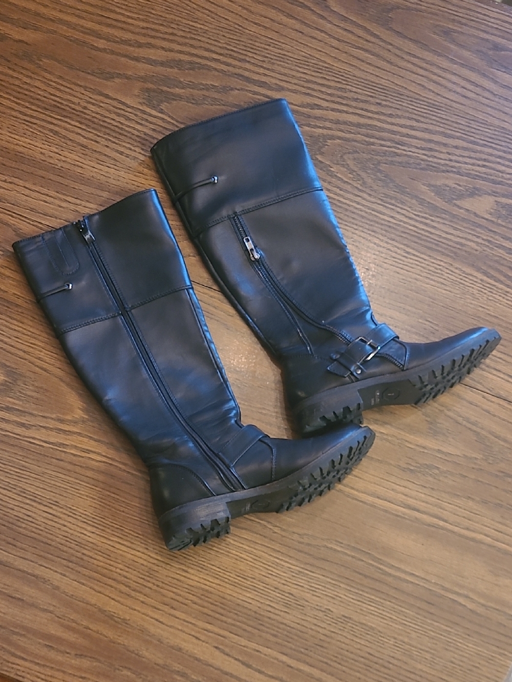Very Volatile Los Angeles Black Faux Leather Tall Buckle Boots – Size 7